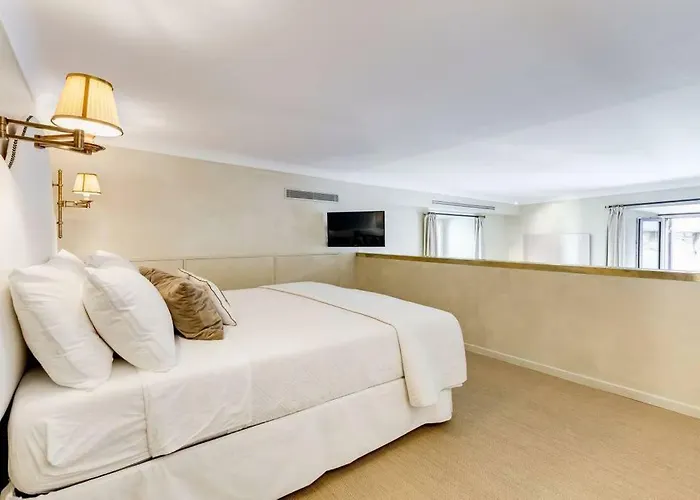 Luxurious Loft Facing The Pantheon Rome